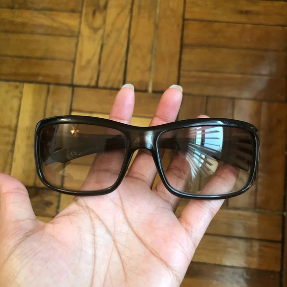 Gucci Sunglasses - Picture 2 of 8